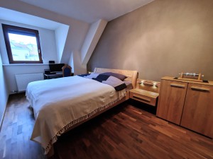 Schlafzimmer 1